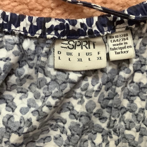 5 Medium sized Tops - Picture 6 of 10